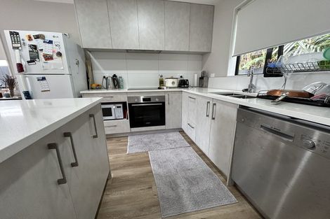 Photo of property in 5/30 West Coast Road, Glen Eden, Auckland, 0602