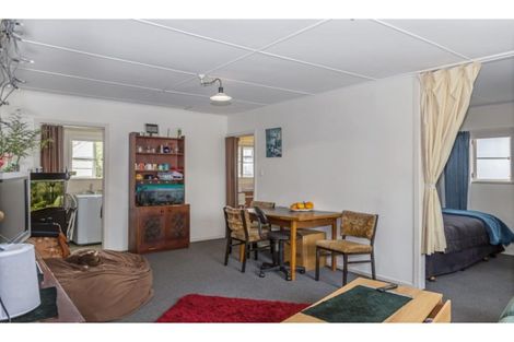 Photo of property in 118 Whangaparaoa Road, Red Beach, 0932