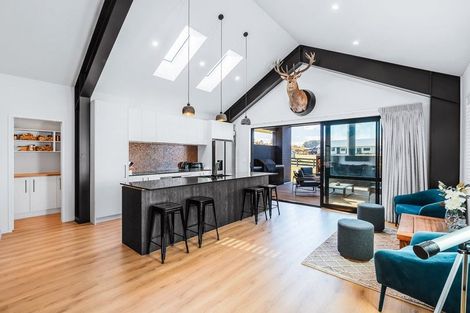 Photo of property in 2 Vickers Way, Acacia Bay, Taupo, 3385