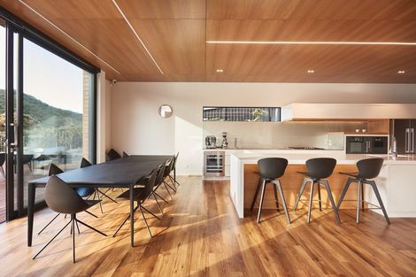 Photo of property in 69 Waikawa Road, Picton, 7220