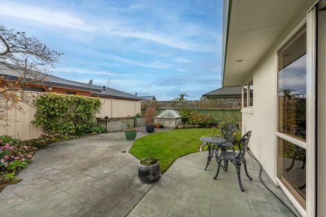 Photo of property in 2 Lowndes Place, Taradale, Napier, 4112