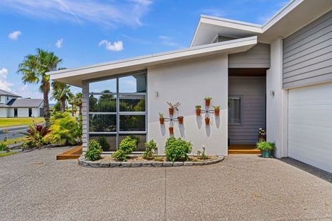 Photo of property in 98 Barbados Way, One Tree Point, 0118