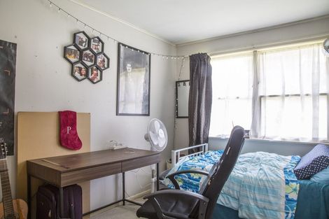 Photo of property in 102 Bond Crescent, Forrest Hill, Auckland, 0620