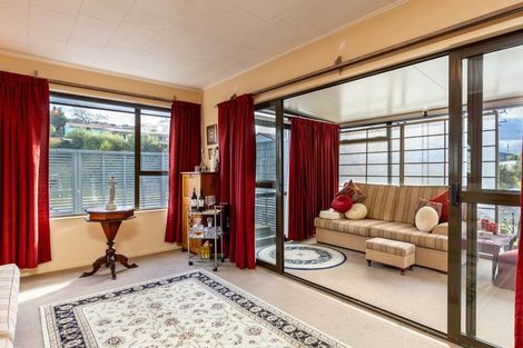 Photo of property in 102 Waikawa Road, Picton, 7220