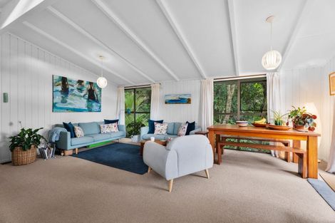 Photo of property in 185 Laingholm Drive, Laingholm, Auckland, 0604