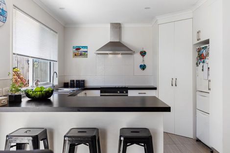 Photo of property in 24 Leet Crescent, Papamoa Beach, Papamoa, 3118