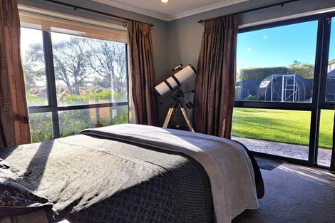Photo of property in 17 Orlando Crescent, Waimairi Beach, Christchurch, 8083