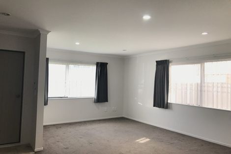 Photo of property in 16 Andover Way, Goodwood Heights, Auckland, 2105