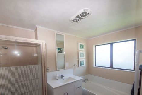 Photo of property in 13 Vincent Street, Waterloo, Lower Hutt, 5011