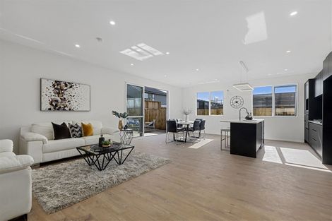 Photo of property in 5 Ropere Street, Kumeu, 0810