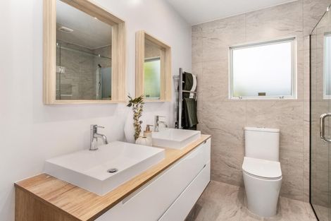 Photo of property in 37 Lothian Brae, Wattle Downs, Auckland, 2103