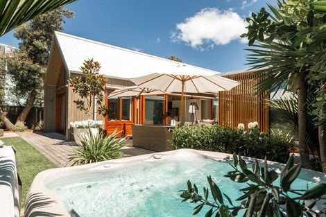 Photo of property in 2 Sea Crest Place, Bowentown, Waihi Beach, 3177