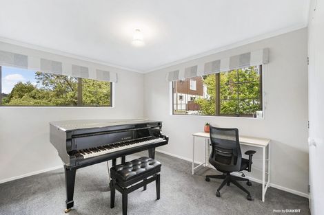 Photo of property in 17 Paddington Grove, Karori, Wellington, 6012