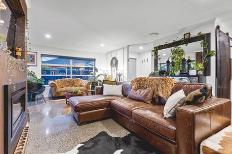 Photo of property in 10 Cooke Farm Grove, Waiwhakaiho, New Plymouth, 4312