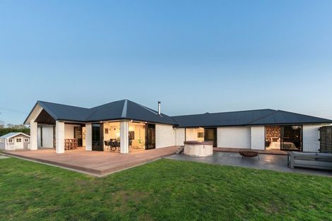 Photo of property in 33 Hogan Road, Cambridge, 3493