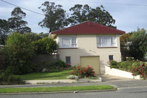 Photo of property in 12 Oxford Street, Holmes Hill, Oamaru, 9401