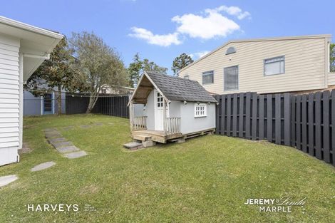 Photo of property in 3 Lex Avenue, Green Bay, Auckland, 0604