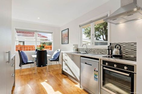 Photo of property in 14 Ocean View Road, Northcote, Auckland, 0627