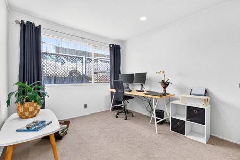Photo of property in 4 Valdese Rise, Browns Bay, Auckland, 0630