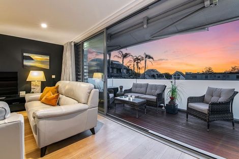 Photo of property in 2f Dodson Avenue, Milford, Auckland, 0620