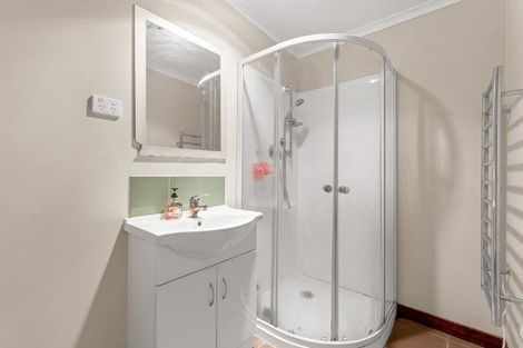 Photo of property in 11 Netherlands Avenue, Kelston, Auckland, 0602