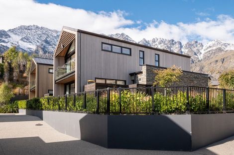 Photo of property in 2 Eichardt Place, Jacks Point, 9371