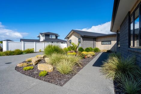 Photo of property in 49 Stace Hopper Drive, One Tree Point, 0118