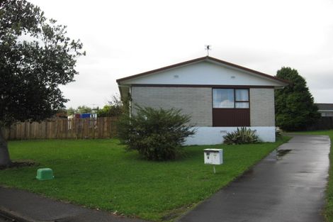 Photo of property in 2/32 Ballater Place, Highland Park, Auckland, 2010