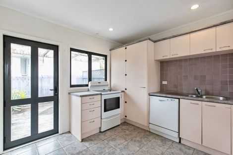 Photo of property in 2/16 Ramillies Place, Glenfield, Auckland, 0629