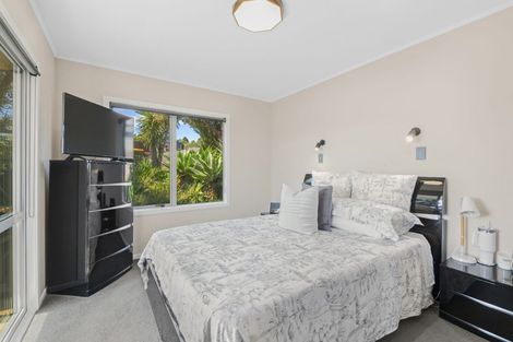 Photo of property in 9 Gillan Place, Bayview, Auckland, 0629