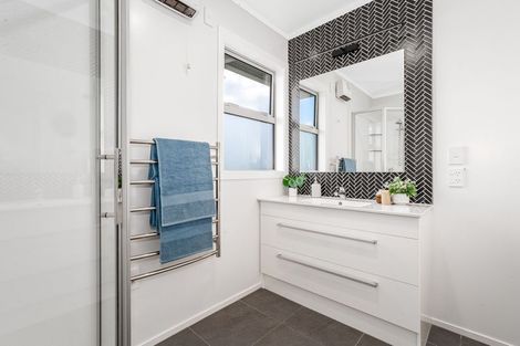 Photo of property in 40 Seaview Road, Paremata, Porirua, 5024