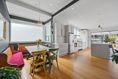 Photo of property in 51 Milford Road, Milford, Auckland, 0620