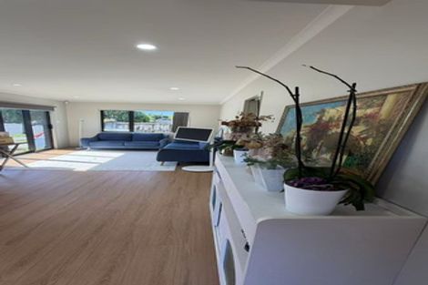 Photo of property in 89a Cascades Road, Pakuranga Heights, Auckland, 2010