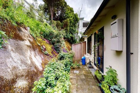 Photo of property in 13 San Sebastian Road, Kelburn, Wellington, 6012