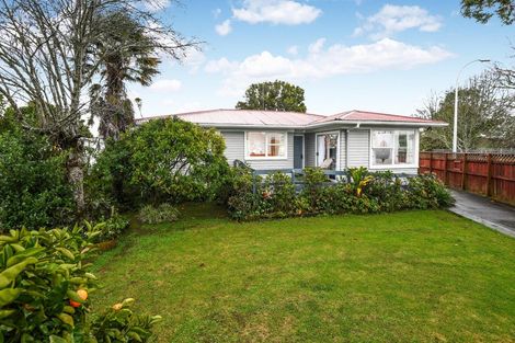 Photo of property in 28 Windrush Close, Mangere, Auckland, 2022