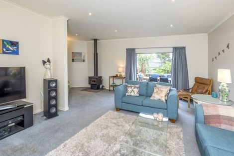 Photo of property in 8 Te Ropata Place, Waikanae Beach, Waikanae, 5036