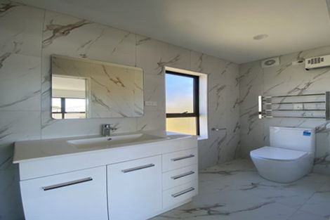 Photo of property in 13a Orton Street, Glenfield, Auckland, 0627