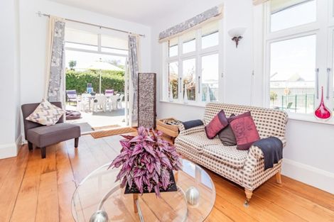 Photo of property in 2 Tulloch Street, Saint Johns Hill, Whanganui, 4500