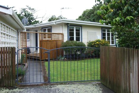 Photo of property in 37 Saint Albans Avenue, Hokowhitu, Palmerston North, 4410