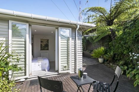 Photo of property in 23 Alexandra Road, Roseneath, Wellington, 6021