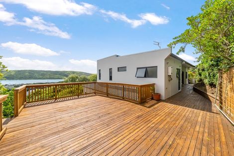 Photo of property in 8a Kiriwai Road, Paremata, Porirua, 5024