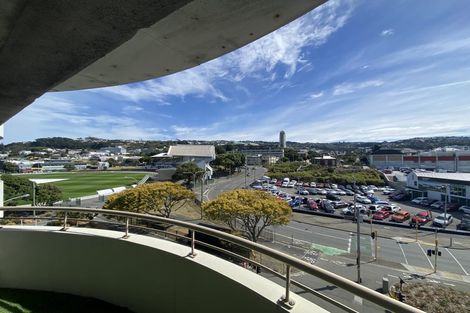 Photo of property in Grandstand Apartments, 8/80 Kent Terrace, Mount Victoria, Wellington, 6011