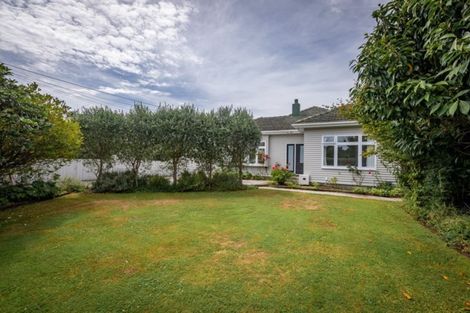 Photo of property in 213 Te Moana Road, Waikanae, 5036