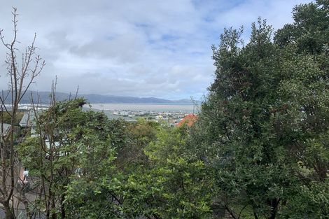 Photo of property in 15 Walnut Way, Maungaraki, Lower Hutt, 5010