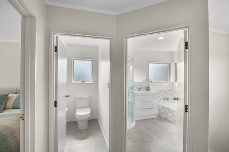 Photo of property in 46 Unsworth Drive, Unsworth Heights, Auckland, 0632