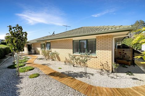 Photo of property in 15 Ina Ville Drive, Pukekohe, 2120