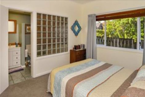 Photo of property in 11 Otakau Road, Milford, Auckland, 0620