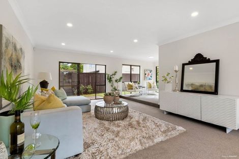 Photo of property in 8 Citation Way, Botany Downs, Auckland, 2010