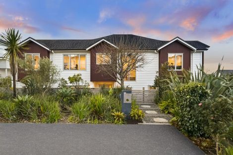 Photo of property in 1 Turutu Place, Long Bay, Auckland, 0630