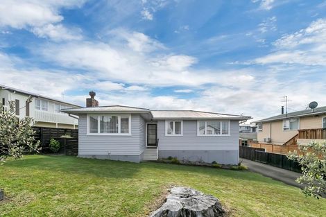 Photo of property in 16 Patts Avenue, Glendene, Auckland, 0602